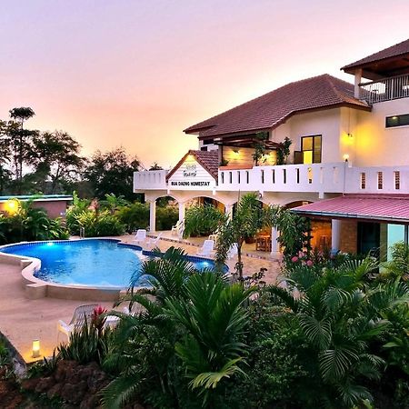 Bua Daeng Homestay Resort Kumphawapi Eksteriør billede