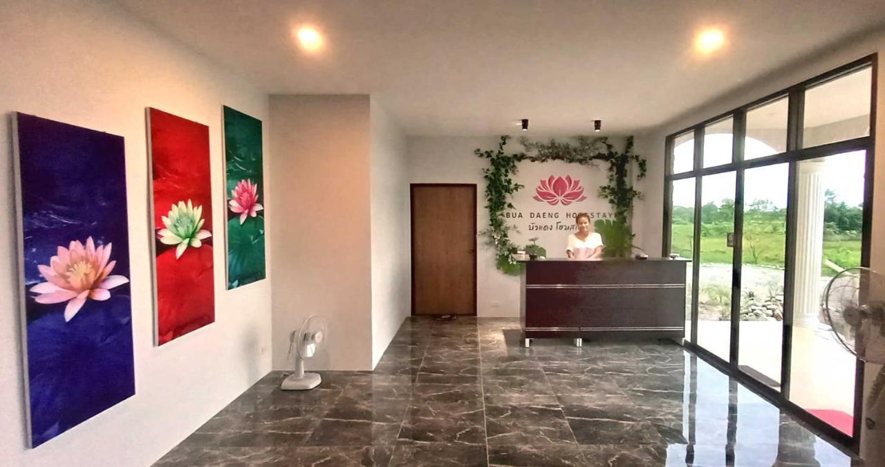 Bua Daeng Homestay Resort Kumphawapi Eksteriør billede
