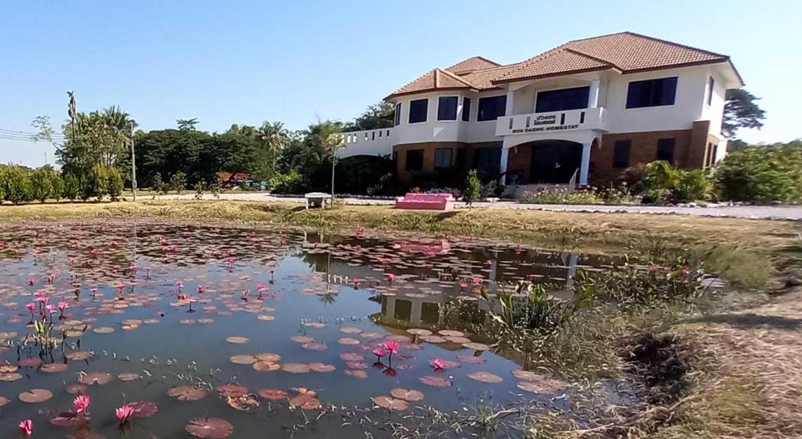 Bua Daeng Homestay Resort Kumphawapi Eksteriør billede