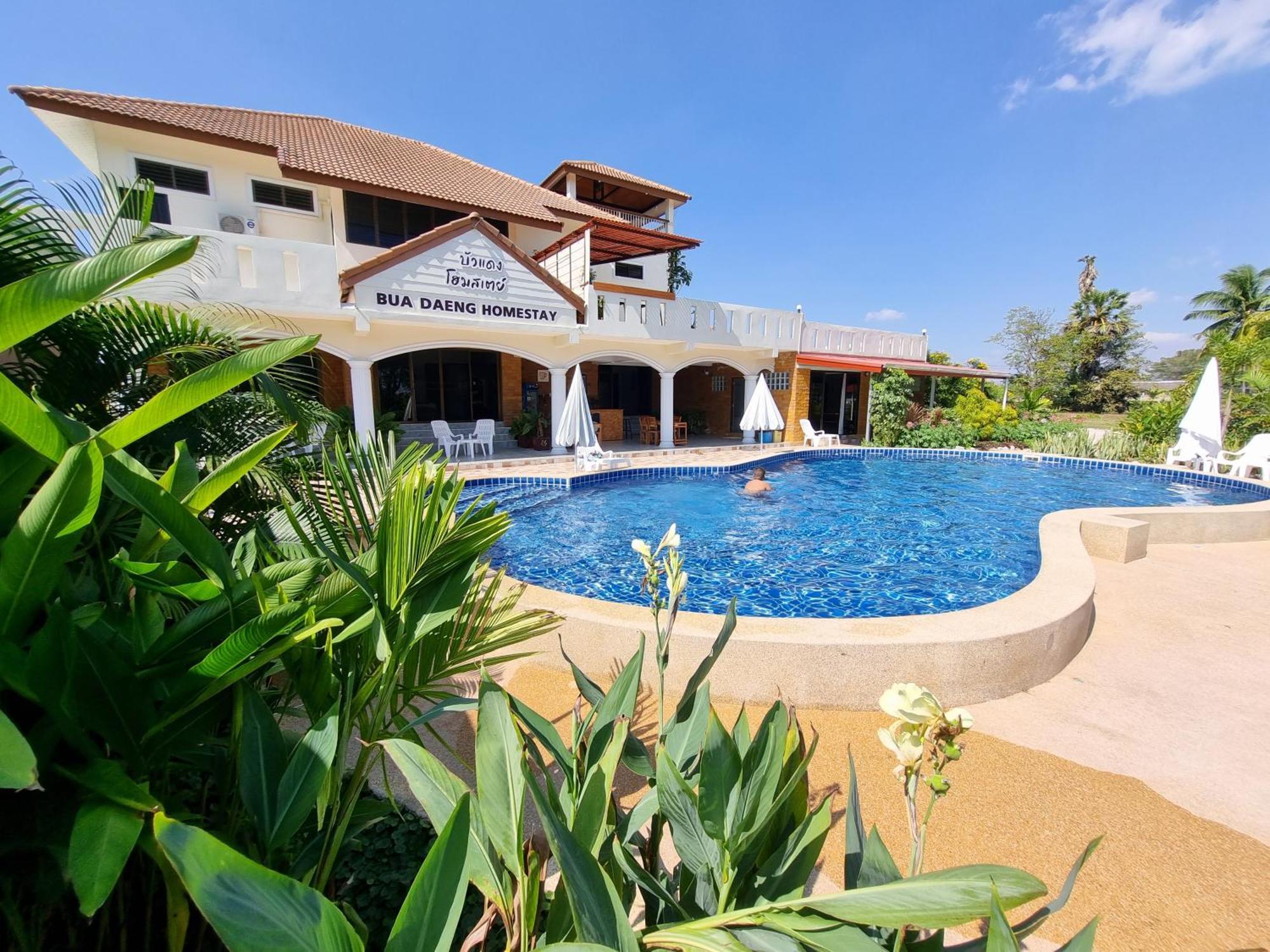 Bua Daeng Homestay Resort Kumphawapi Eksteriør billede
