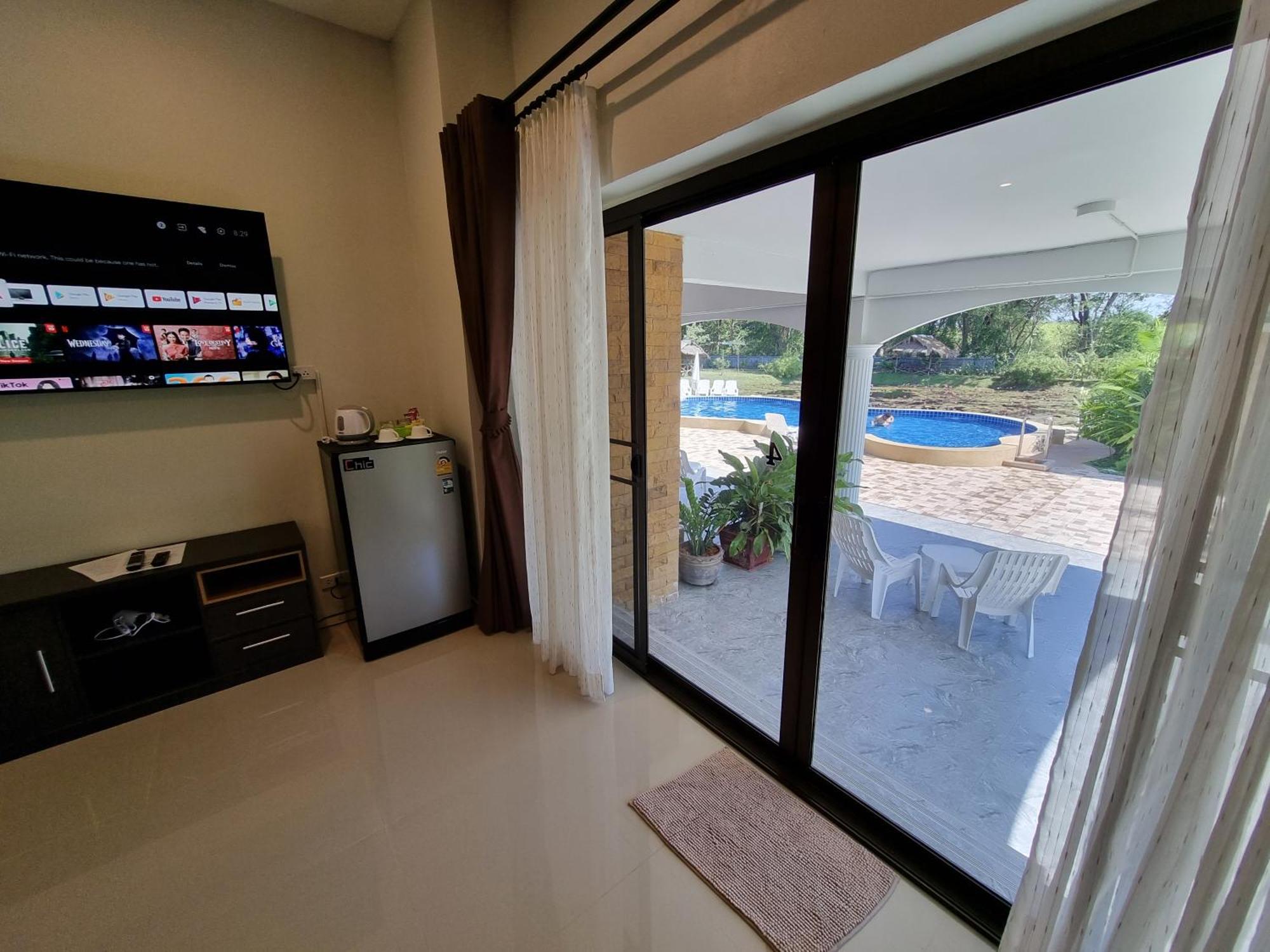 Bua Daeng Homestay Resort Kumphawapi Eksteriør billede