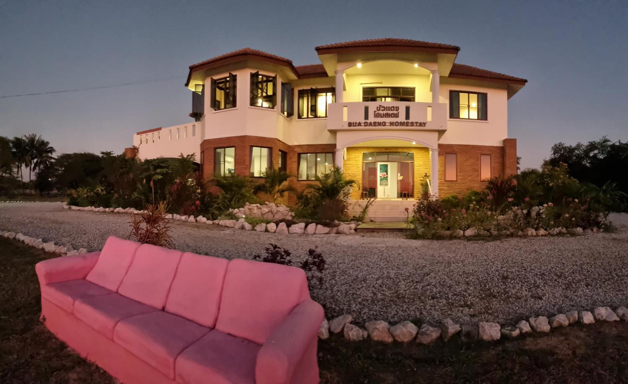 Bua Daeng Homestay Resort Kumphawapi Eksteriør billede